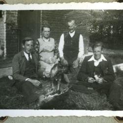 Familie Van Den Hende in het gras, Kaprijke