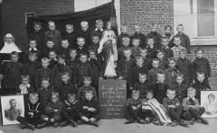 Klasfoto 8-jarige jongens, Ursel, 1918-1919