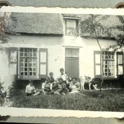 Familieportret op 't hof, Knesselare, ca. 1932