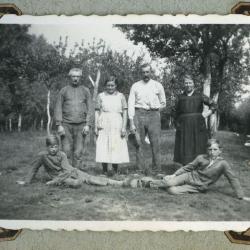 Hoeve met boomgaard en kippen, Waarschoot (bos), 1955