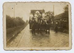 Inhuldiging eerste pastoor van Beke