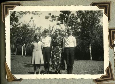 Familieportret in de boomgaard, Kaprijke