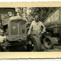 Familie Van Den Hende in de boomgaard na de oogst