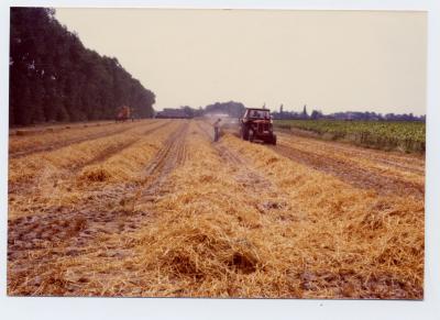 Strobalen vormen met de persmachine