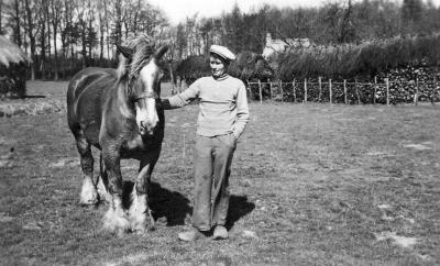 Boer Minnaert met zijn boerenpaard, Lembeke, 1930-1940