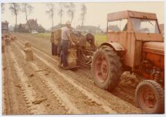 Aardappelen rooien met de aardappelrooier (I)