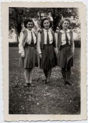 BJB_meisjes bij inhuldiging van kapel in Moerstraat, Eeklo