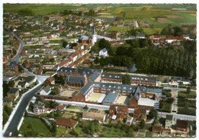 Luchtfoto centrum en klooster, Waarschoot