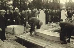 Begrafenis slachtoffers, Eeklo