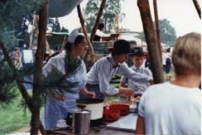 Versnaperingen tijdens de Safarkesmarkt, Wachtebeke, 1982