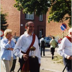 Jean-Pierre Moens met processielantaarn in de processie van Rieme, 2003