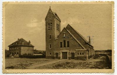 Zicht op de pastorij en de eerste parochiekerk van Rieme