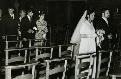 Huwelijk Heye-Genbrugge in de kerk van Rieme (II), 1970