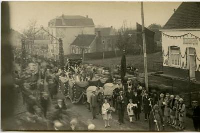 Inhuldigingsstoet voor pastoor Bouuaert, 1928 (II)