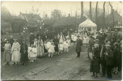 Inhuldigingsstoet voor pastoor Bouuaert, 1928 (IX)