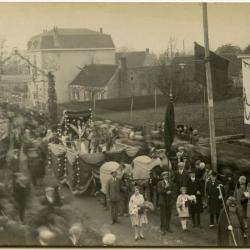Inhuldigingsstoet voor pastoor Bouuaert, 1928 (II)