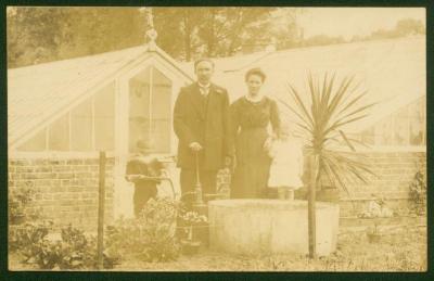 Gezinsportret familie Dauwe, Kaprijke, 1916