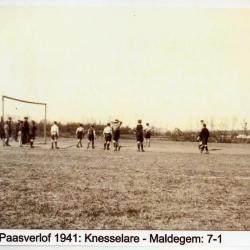 Actiefoto van voetballers in Knesselare, 1941