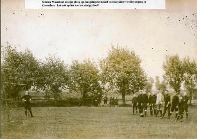 Voetballende jongeren, Knesselare, 1910