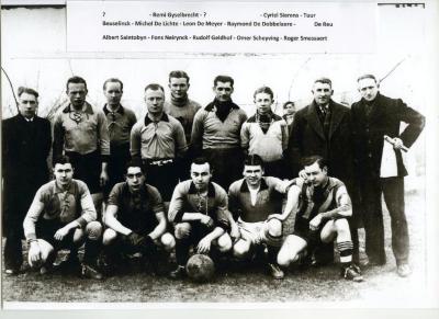 Ploegfoto voetbal Knesselare, 1945