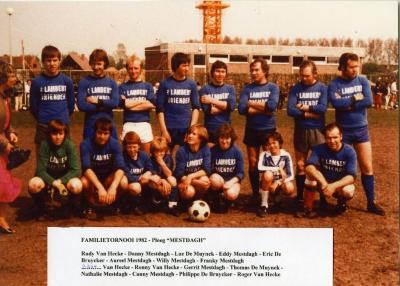 Vriendschappelijk familievoetbal met de familie Mestdagh, 1982