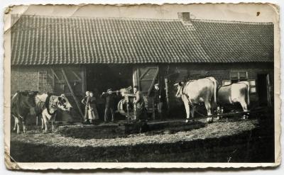 Graan zuiveren met de wannemolen.