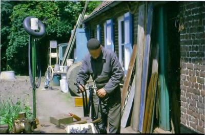 Leon De Valckenaere, fietsenmaker en loodgieter