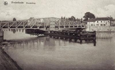 Metalen draaibrug aan Bierstal