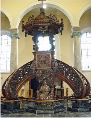 Monumentale preekstoel