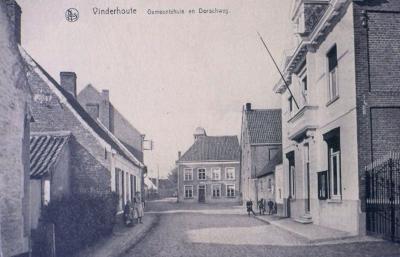 Vroeger gemeentehuis in café De Kroon