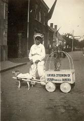 WO2: Vredesstoet: 'Vaderlandsch' kieken