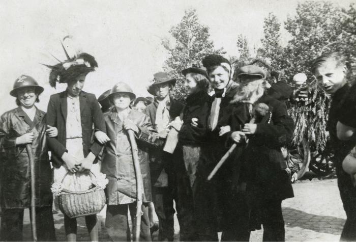 Stoet Oostmoerkermis 1945