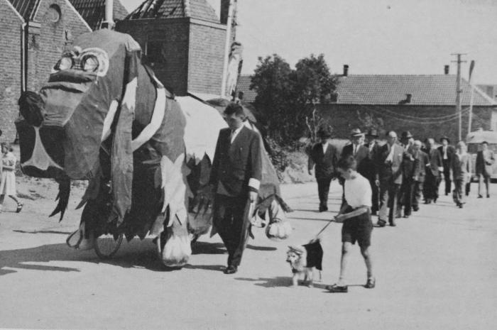 Reuzen hond Bobel te Aalter