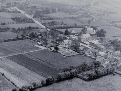 Luchtfoto Beke in 1966