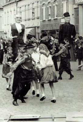 Reuzen Gust Pompom en Wiesken van 't Kruisken te Zomergem