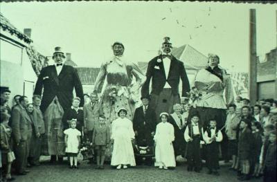 Reuzen Cis en Sieske van Ertvelde, 1956