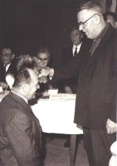 Van Acker Florimond wordt met de kattestaart tot Ridder van de Orde verheven