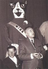 Reus Mina tijdens de uitreiking van de Erkentelijkheidsmedaille