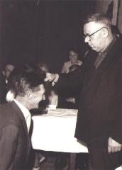 Remi de Witte wordt tot Ridder van de Orde van de Kattestaart verheven