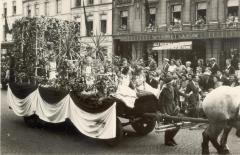 Bevrijdingsstoet op 21/07/1945 in Eeklo 