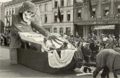 Bevrijdingsstoet op 21/07/1945 in Eeklo 