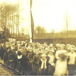 Plechtige inhuldiging pastoor Masier, Bassevelde 1914