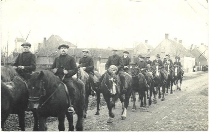 Stoet plechtige inhuldiging pastoor Masier, Bassevelde 1914