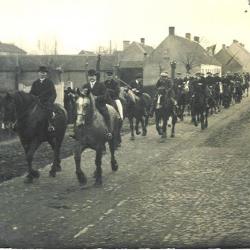 Stoet plechtige inhuldiging pastoor Masier, Bassevelde 1914