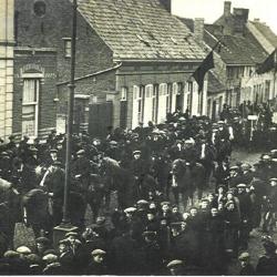 Plechtige inhuldiging van pastoor Masier, Bassevelde 1914