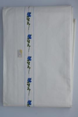 Wit boven- en onderlaken met strook blauwe bloemen