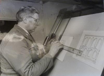 Carlos De Jaeger aan de tekentafel