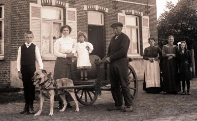 Familie met hondenspan