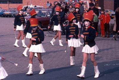 Majorettes in stoet van Eeklo